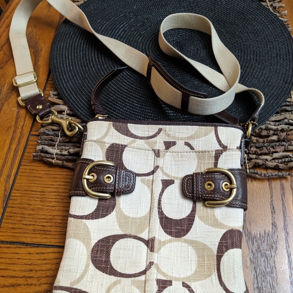 Coach Crossover - Picture 2 of 6